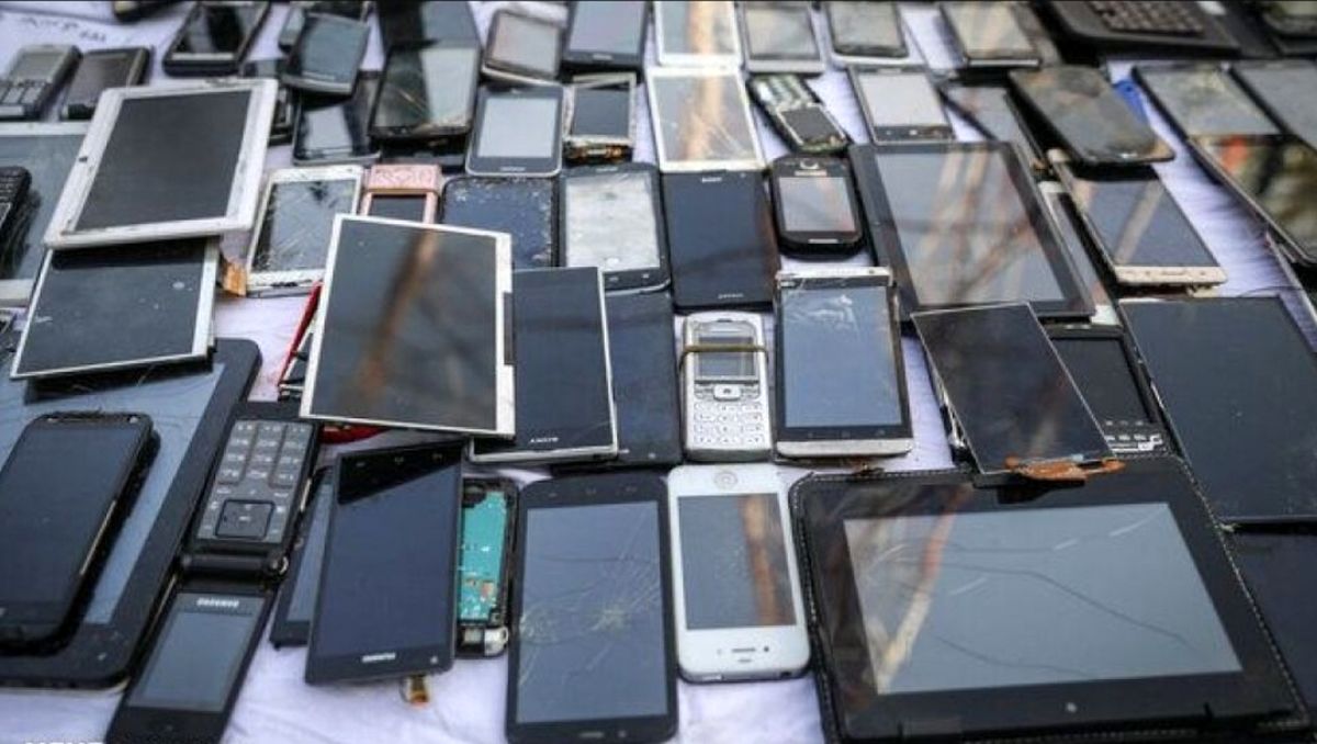 بازداشت مرد خارجی با 40 گوشی سرقتی در مرز تایباد