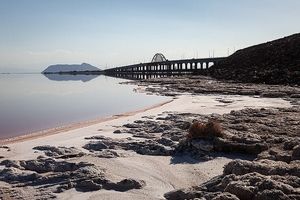 ورودی دریاچه ارومیه به صفر رسید/ حیات دریاچه رو به پایان است