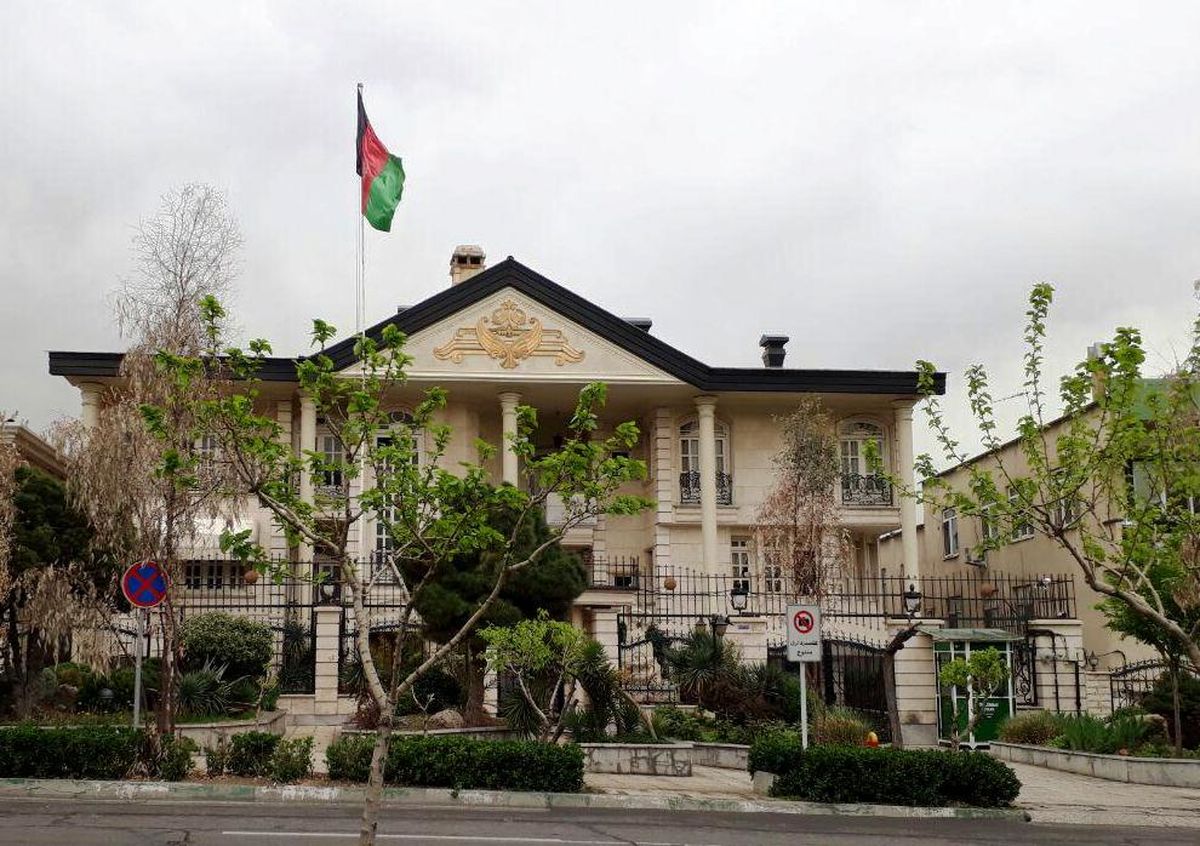 سفارت افغانستان در تهران، تحویل طالبان می شود