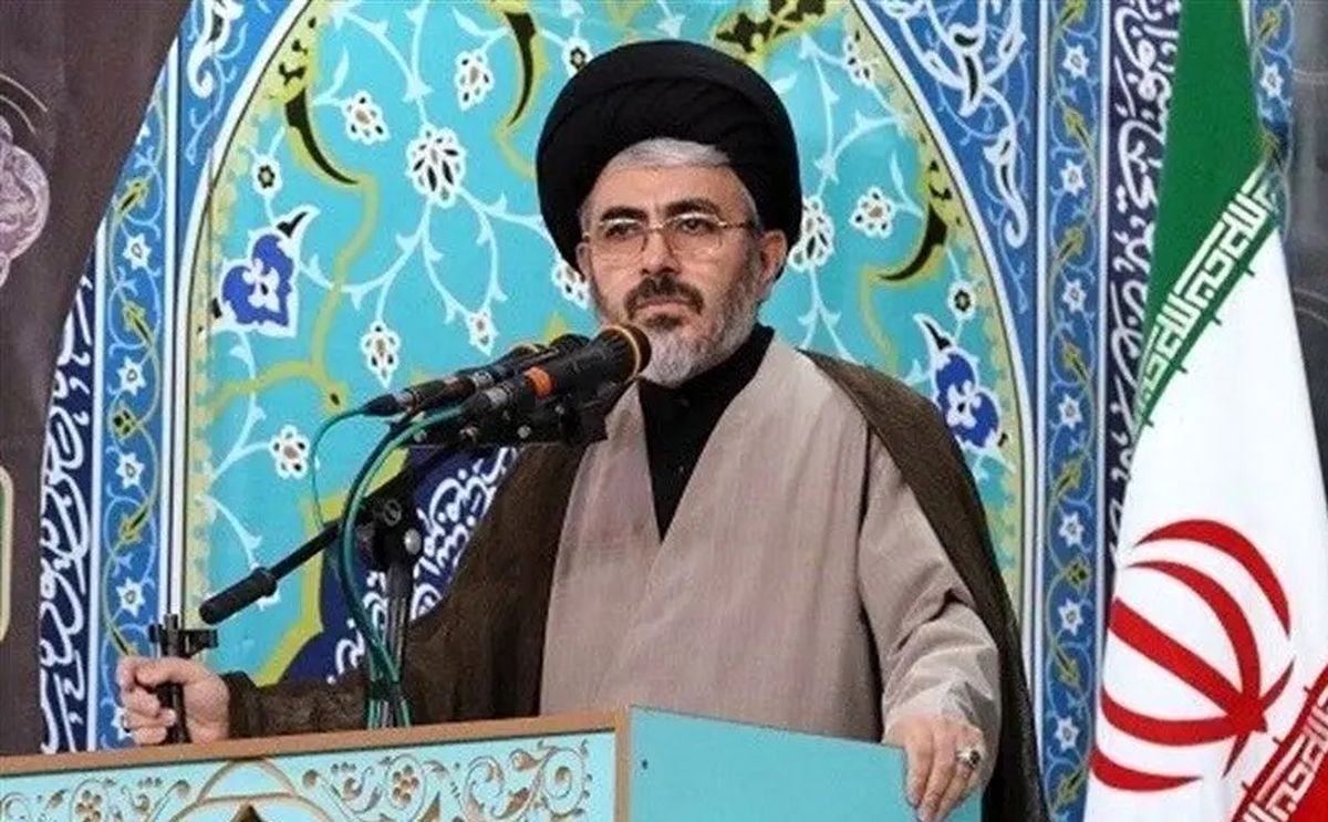 امام جمعه ارومیه: اگر هزار بار سجده کنیم، باز هم نمیتوانیم شکر نعمت زندگی در جمهوری اسلامی را به جا آوریم