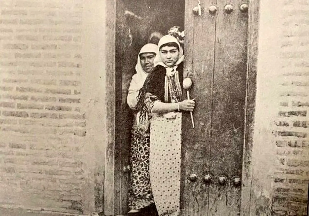 سفر در زمان؛ عکس یادگاری «سوگلی ناصر‌الدین شاه» در کنار «ملیجک» 