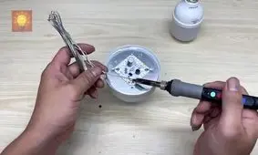 نحوه تعمیر لامپ های LED سوخته با کمک یک خودکار/ ویدئو