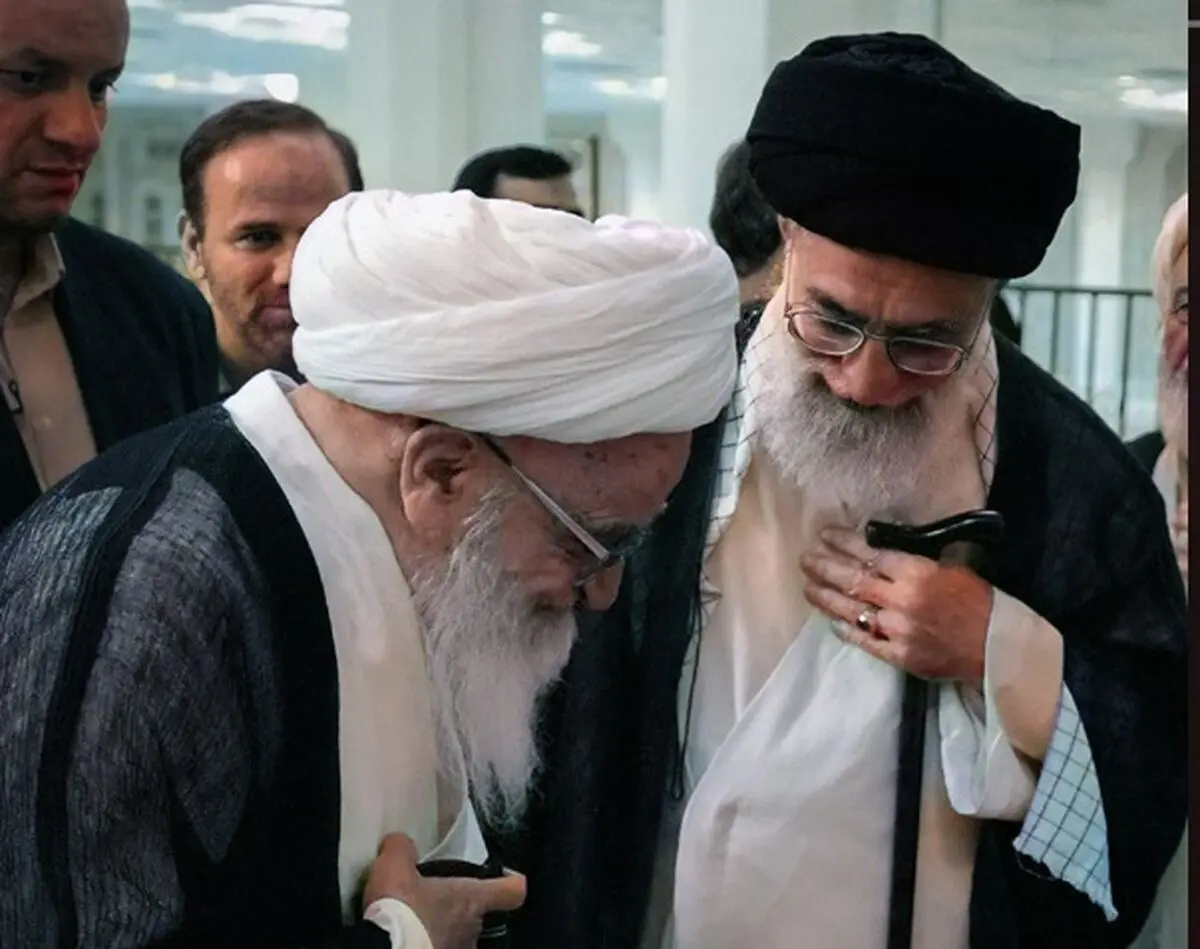 ویدئویی دیده‌نشده از حضور رهبر شهید در منزل آیت‌الله‌ صافی گلپایگانی