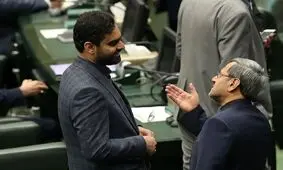 استاندارد دوگانه امیرحسین ثابتی در برخورد با دولت رئیسی و پزشکیان در بحث قیمت دلار/ مسئول کنترل بازار ارز کیست؟/ عکس

