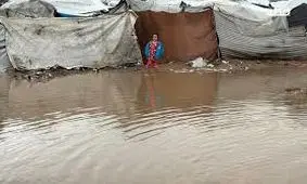 غرق شدن چادر آوارگان در غزه/ ویدئو