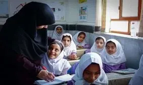 معلمانی که استعفا می‌دهند؛ وقتی حقوق به نیمه ماه هم نمی‌رسد