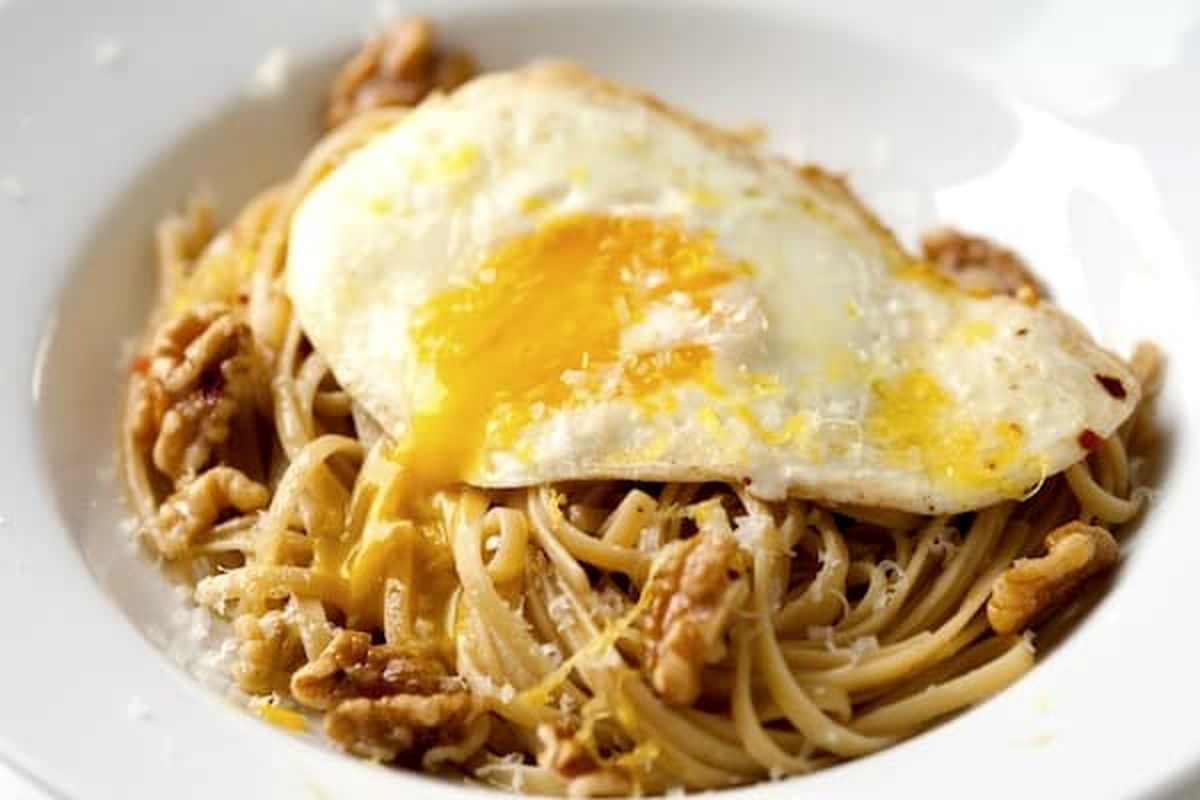 اسپاگتی با تخم‌مرغ، غذای فوری و لذیذ