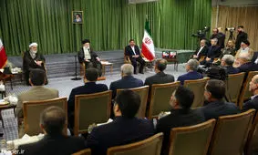 عکس یادگاری اعضای هیئت دولت سیزدهم با رهبر انقلاب

