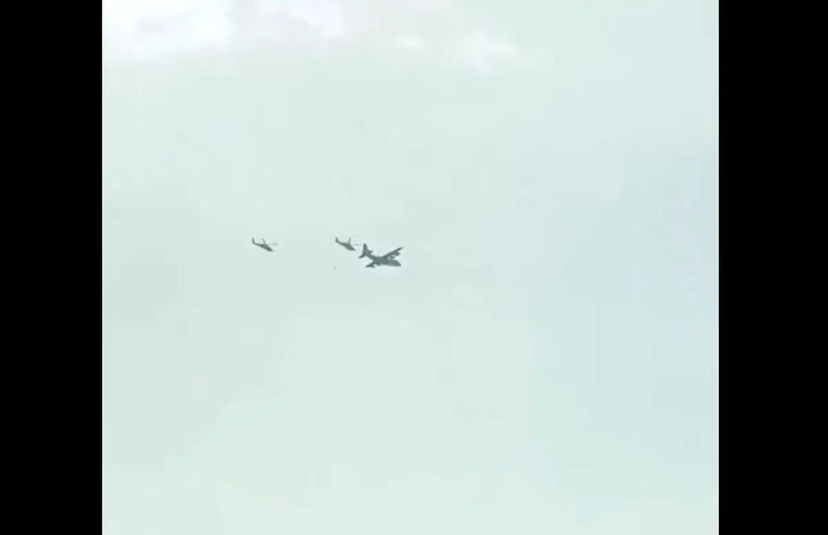 پدافند ایران ۲ بالگرد آمریکایی را حین عملیات جستجو برای یافتن خلبانان هدف گرفت/ تمامی خدمه نظامی حاضر در بالگردها سالم هستند