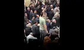 فریادهای اعتراضی جوان همدانی در نماز جمعه: نمازگزاران برایش کف زدند/ ویدئو