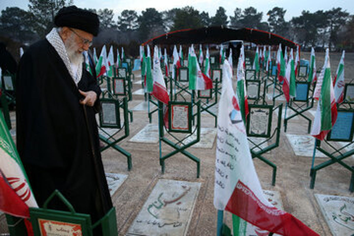 رهبر انقلاب: گرامیداشت یاد شهیدان ضامن سلامت مسیر حرکت ملت و منحرف نشدن از جهتگیری انقلاب است