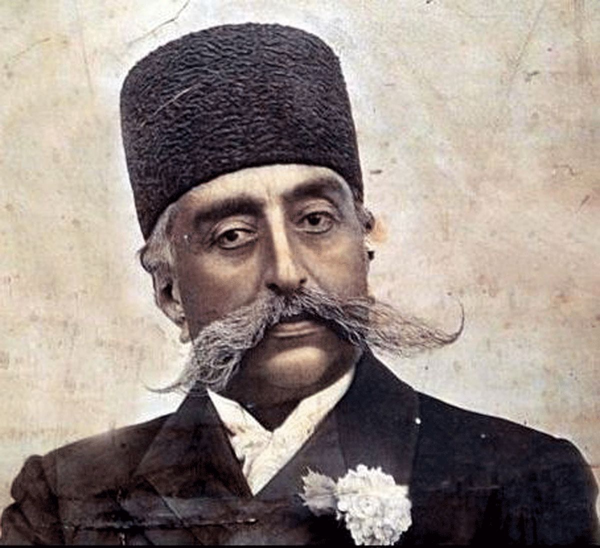 بازیگری مظفرالدین شاه در فیلمی که با اولین دوربین فیلمبرداری در ایران ضبط شده
