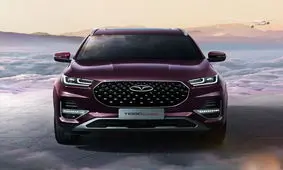 خودروی عجیب در خیابان‌های تهران شکار شد/ پوشش با چمن مصنوعی/ ویدئو