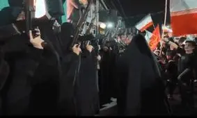  دختران زاهدانی برای دفاع از کشور دست به اسلحه شدند