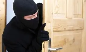 لحظه سرقت عجیب موتور سیکلت از منزلی در تهران