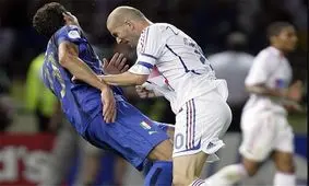 تکرار ماجرای با سر به سینه زدنِ «زیدان - ماتراتزی» در لیگ سوئیس/ ویدئو

