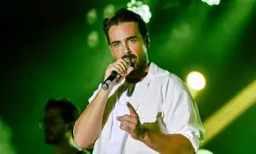 ورود عجیب و غریب سهراب پاکزاد به صحنه/ ویدئو