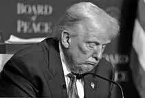 عقب نشینی ترامپ از تغییر حکومت در ایران هم زمان با افزایش قیمت بنزین در آمریکا