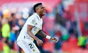 وینیسوس دوباره در معرض توهین و تمسخر