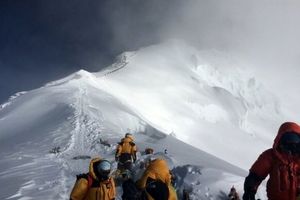 تازه‌ترین خبرها از کوهنوردان گرفتار در دیزین / سقوط یک کوهنورد قطعی شد