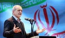 پزشکیان: برق ادارات بدون پنل خورشیدی قطع می‌شود