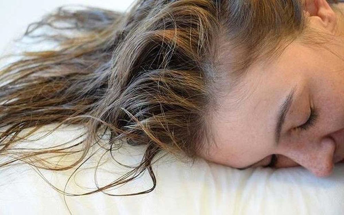 با موهای خیس نخوابید
