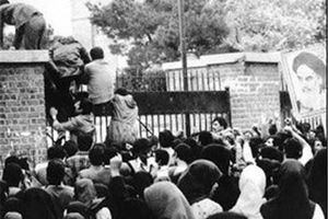 ارتش: تسخیر لانه جاسوسی آمریکا، موجب تثبیت استقلال سیاسی و عزت ملت ایران شد/ در برابر تهدیدات دشمنان آماده و ثابت قدم هستیم