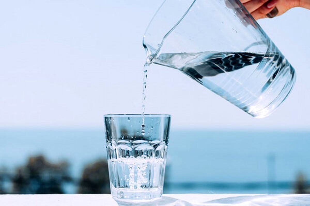  خطر پیش رو برای افرادی که آب سرد می‌نوشند