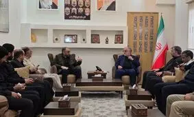 حضور فرماندهان الحشد الشعبی در کنسولگری ایران در بصره برای تسلیت شهادت رهبر انقلاب/ تصاویر