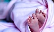 نجات نوزاد پسر از داخل یک گونی در کنار خیابان/ بند نافش هم بریده نشده بود/ ویدئو