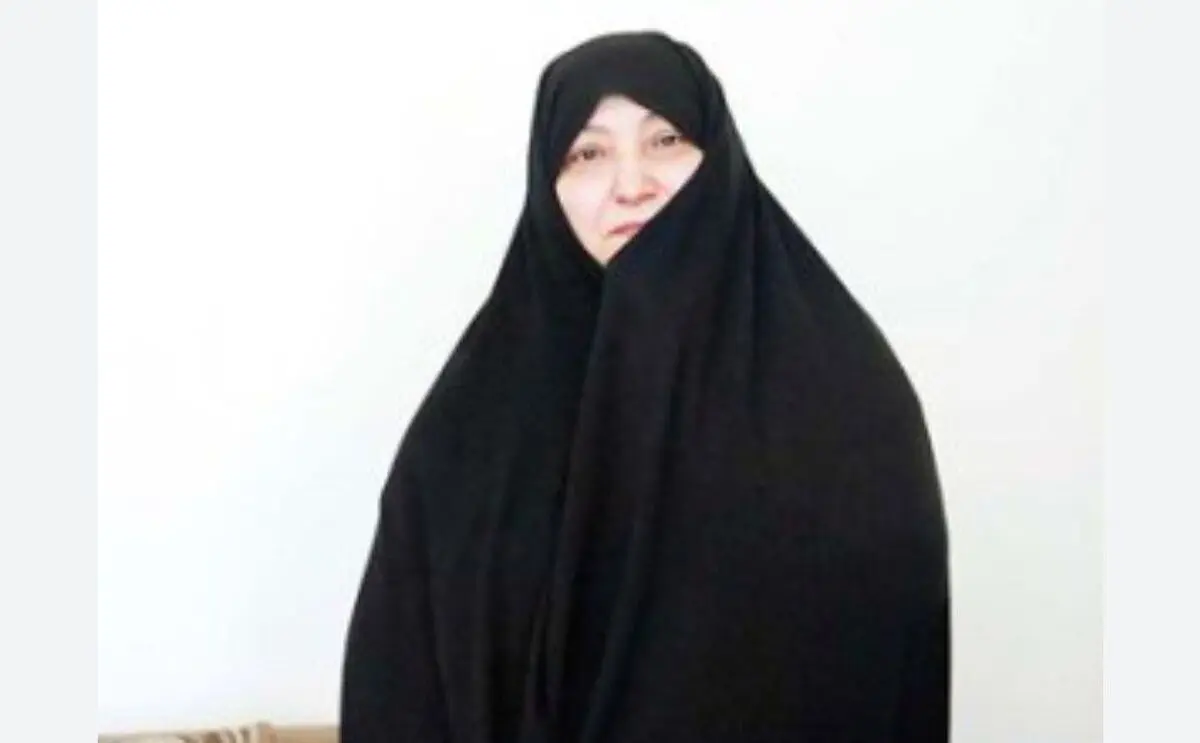 همسر شهید حمید باکری: ذوق زده نشوید؛ این عکس من هست، ولی من به پزشکیان رای می‌دهم/ تصویر
