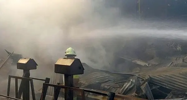 سقوط یک فروند بالگرد هوانیروز در دُرچه اصفهان/ شهادت خلبان، کمک خلبان و ۲ نفر از غرفه‌داران میدان میوه و تره‌بار/ ویدئو