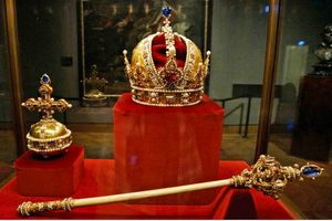 «جواهرات سلطنتی» پهلوی ها کجاست؟/ یک حقوقدان: دادستان به ادعای «سخنگوی دولت» ورود کند