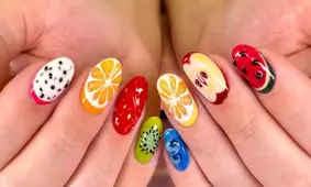 ناخن هایی که بوی هلو و انگور می‌دهند/ تصاویر