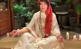 تصاویری از پوشش اصیل و لباس سنتی رزیتا غفاری