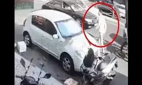 لحظه سرقت گردنبند زن جوان در سعادت آباد/ ویدئو