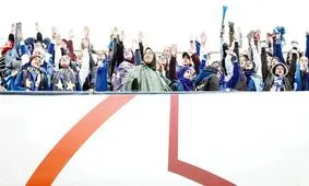 دختران ایرانی در پرت‌ترین جایگاه ورزشگاه و پنهان از تیررس دوربین‌های عکاسی و فیلم‌برداری