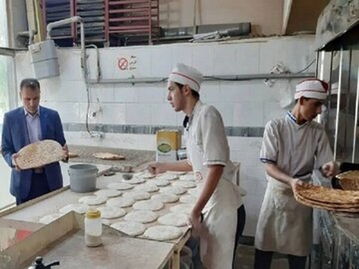 انتقاد کیهان از دولت برای شلوغی نانوایی ها