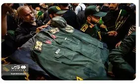 قابی  از لباس پاسداری شهید سلامی | عکس