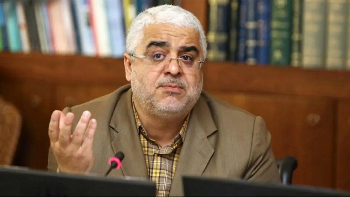 مگر مملکت گل و بلبل است که فقط حجاب را می‌بینید؟/ بی‌حجابی را بزرگ کردند تا ضعف‌های‌شان دیده نشود/ این چه دوربینی است که عامل حمله شیمیایی به مدارس را نمی‌گیرد و فقط مو را می‌گیرد؟


