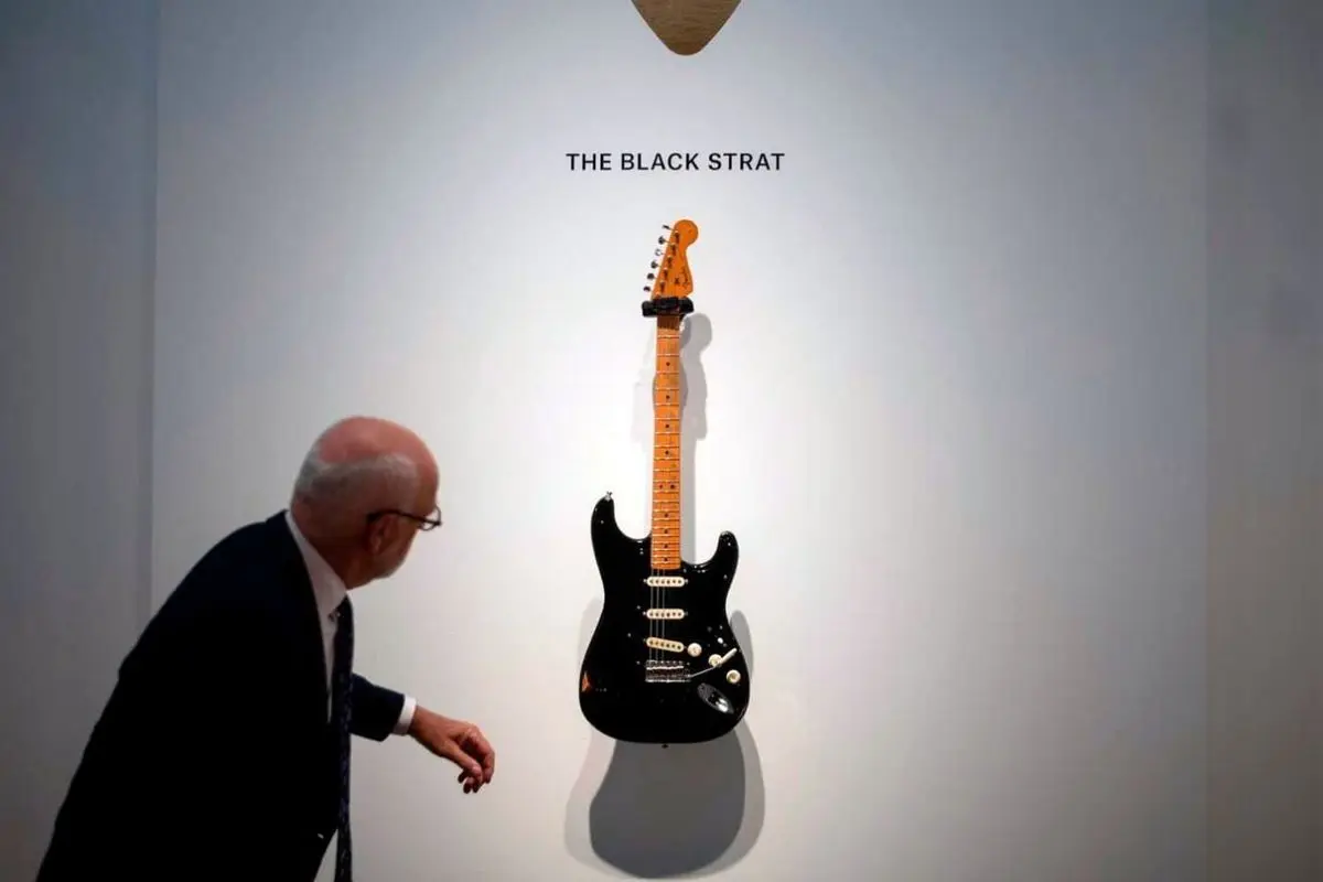 حراج گیتار پینک فلوید | ۱۵ میلیون دلار ناقابل