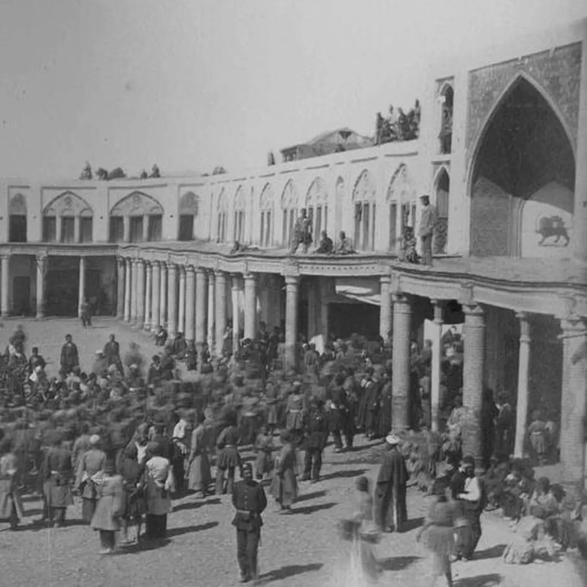 تصویری جذاب از کوچه قورخانه در عصر ناصری/ اسلحه سازی دوران قاجار را ببینید/ عکس
