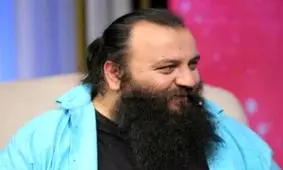 این پرچم خونی! / عکس‌های ایران در قاب عمودی جا می‌شوند