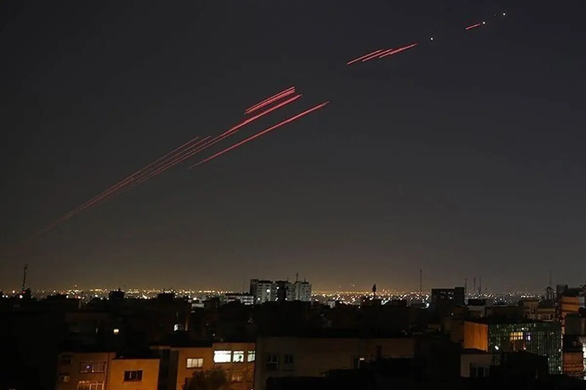 تصویری جالب از فعالیت پرقدرت پدافند در مرکز تهران