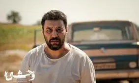 تصویری از جواد عزتی و مادرش در پشت صحنه سریال وحشی