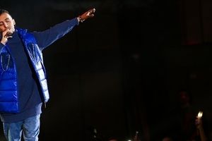 خبرگزاری حامی دولت، کنسرت خواننده «مثلا روم زوم کنی، بوم بوم کنه قلبم» را نقطه عطفی در تاریخ موسیقی ایران توصیف کرد