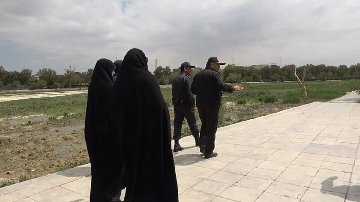پشت پرده پیامک‌ های ارسال شده درباره حجاب در اصفهان/ استانداری با دولت هماهنگ است یا نمایندگان تندرو استان؟

