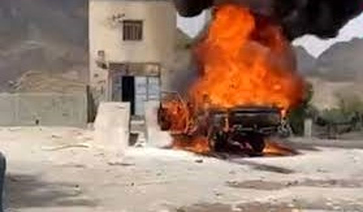  لحظه آتش گرفتن یک خودروی سوخت‌کش در سیستان و بلوچستان/ ویدئو