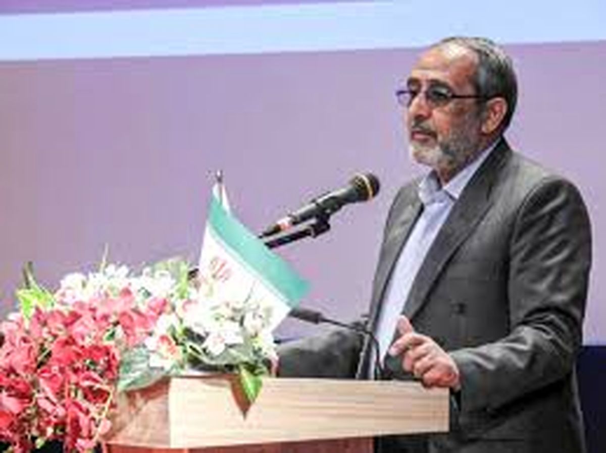 پاسخ عجیب فرماندار رفسنجان به یک خبرنگار؛
«تکرار کنی توی دهنت میزنم»/ ویدئو