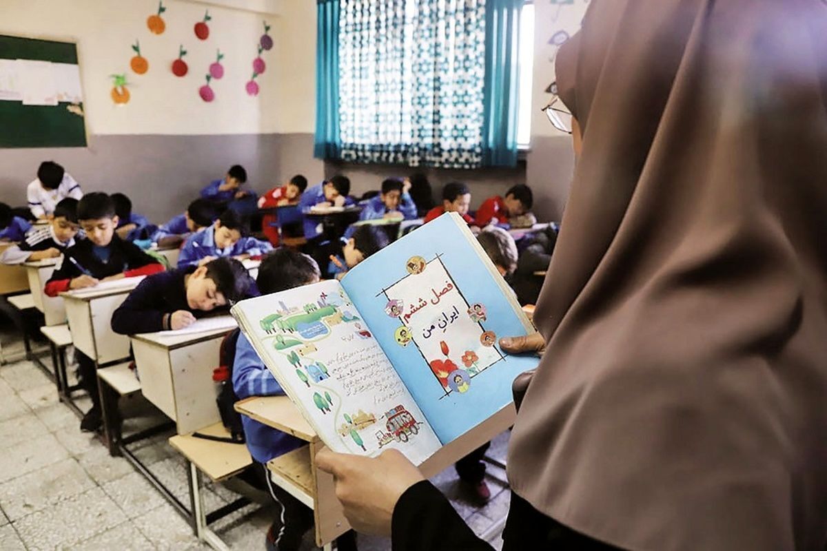 کمبود معلم داریم؛ کلاسهای خالی با بازنشستهها، حقالتدریسها و دانشجویان سال آخری پر شده